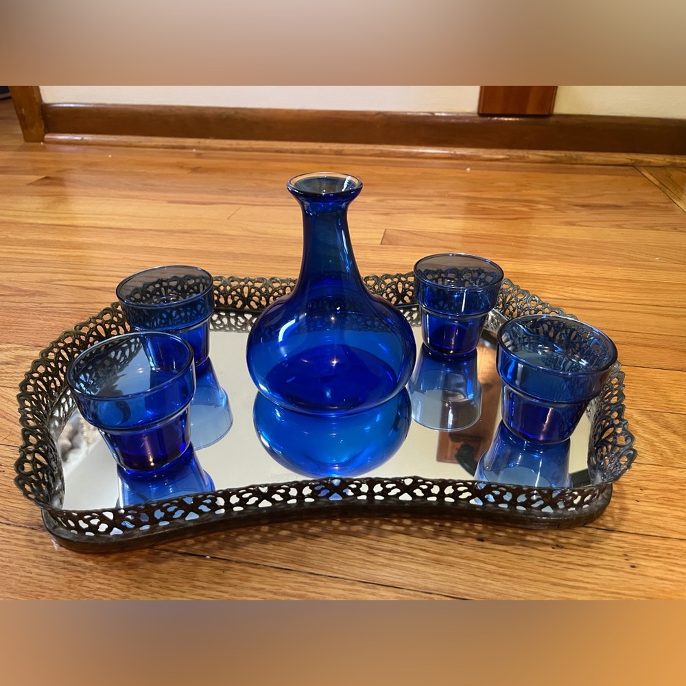 MCM Vintage Hand Blown Glass Decanter With 4 Anchor Hocking Glasses Sapphire